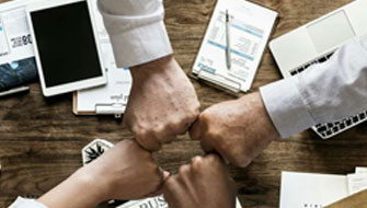 蘭州港聯市場管理有限公司創辦于2007年(nián)，定位于提供各類企業(yè)所需的(de)咨詢和(hé)培訓服務。

給予客戶高(gāo)質量的(de)服務于高(gāo)價值的(de)回報(bào)，将自(zì)身(shēn)打造成為(wèi)“鷹的(de)個(gè)人(rén)，雁的(de)團隊”的(de)專業(yè)培訓機(jī)構。

公司基于對(duì)本土(tǔ)企業(yè)的(de)深刻理(lǐ)解，以服務企業(yè)為(wèi)宗旨，以專注、專業(yè)為(wèi)向導，向企業(yè)提供具有(yǒu)針對(duì)性的(de)培訓。