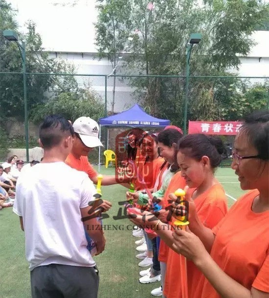 培訓快(kuài)訊培訓時(shí)間(jiān)：7月(yuè)8日(rì)培訓單位：某幼兒(ér)園培訓課程：運動會(huì)培訓人(rén)數(shù)：80人(rén)蘭州運動會(huì)