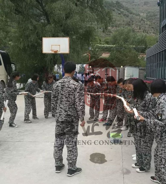 培訓快(kuài)訊培訓時(shí)間(jiān)：9月(yuè)16日(rì)培訓單位：某大(dà)學培訓課程：拓展培訓人(rén)數(shù)：拓展40人(rén)，觀摩人(rén)員(yuán)：1名蘭州戶外(wài)拓展蘭州拓展培訓