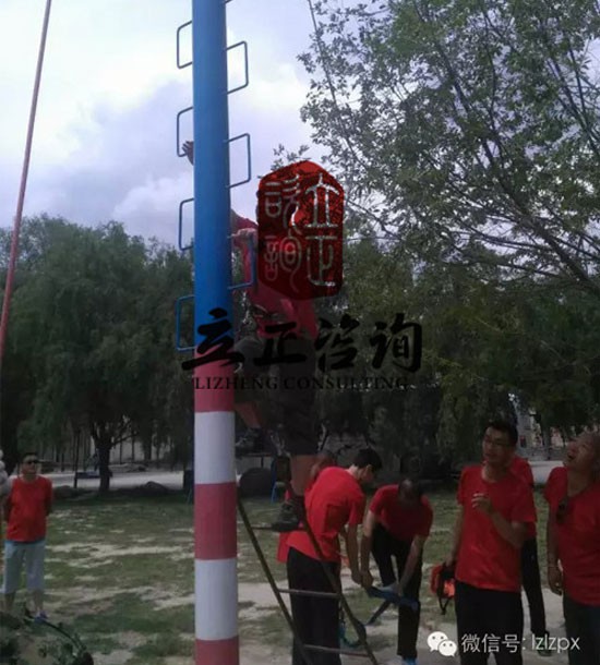 培訓快(kuài)訊培訓時(shí)間(jiān)：6月(yuè)15日(rì)培訓單位：蘭州某單位黨員(yuán)骨幹培訓班培訓課程：拓展培訓人(rén)數(shù)：161人(rén)觀摩人(rén)員(yuán)：4人(rén)