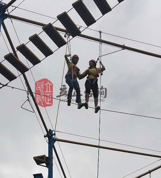 培訓快(kuài)訊培訓時(shí)間(jiān)：6.30-7.1培訓地(dì)點:城(chéng)建培訓中心培訓單位:某餐飲公司培訓課程:拓展培訓人(rén)數(shù)：42人(rén)