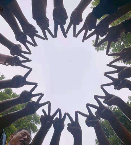 培訓快(kuài)訊培訓時(shí)間(jiān)：7月(yuè)15--16日(rì)培訓地(dì)點：白(bái)銀(yín)四龍培訓單位：三所小(xiǎo)學培訓課程：拓展培訓人(rén)數(shù)：85人(rén)