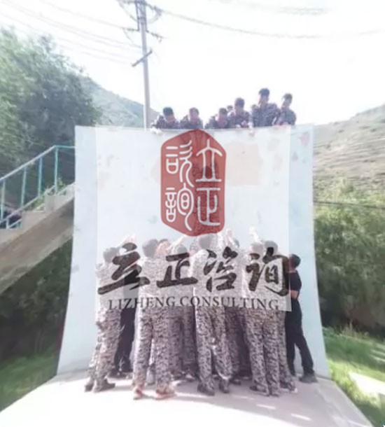 培訓快(kuài)訊：培訓時(shí)間(jiān)：9月(yuè)12日(rì)培訓單位：某職業(yè)學校(xiào)培訓課程：拓展蘭州戶外(wài)拓展